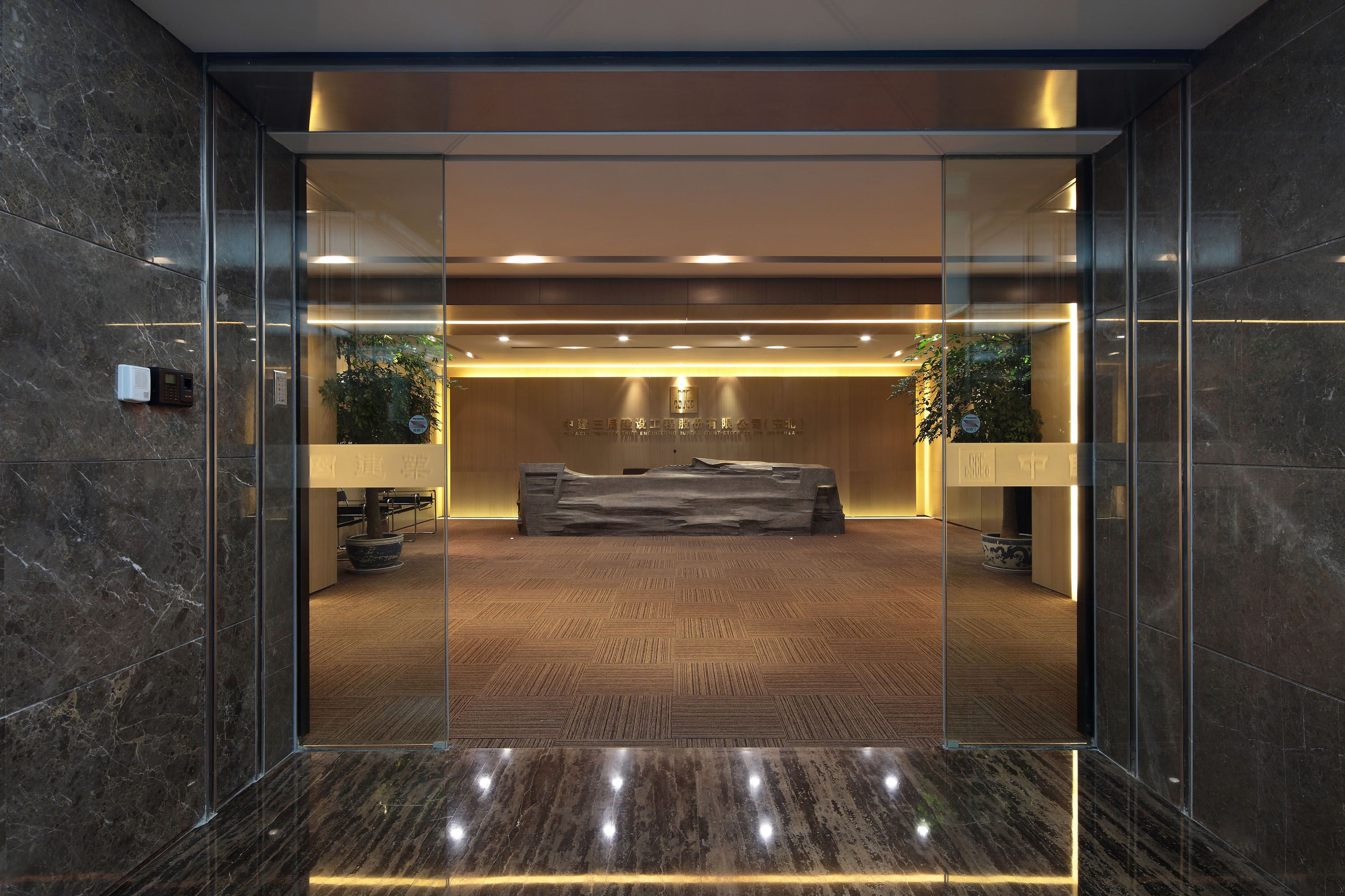 辦公室裝修中鐵三局設(shè)計(jì)案例-第9張圖片-上海古都建筑設(shè)計(jì)集團(tuán) 辦公室裝修中鐵三局設(shè)計(jì)案例-第9張圖片-上海古都建筑設(shè)計(jì)集團(tuán)