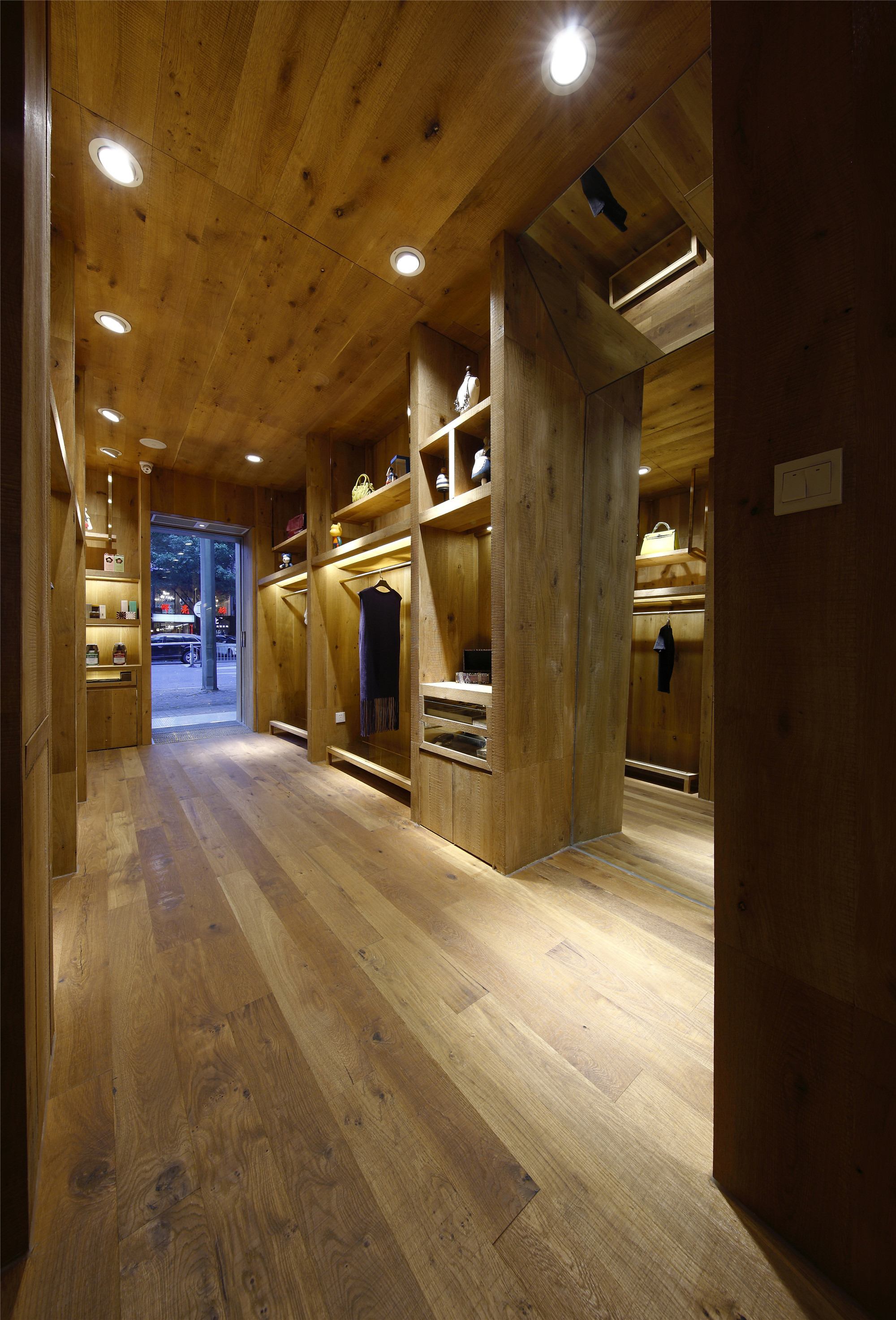 原木風格服裝店裝修設(shè)計-第2張圖片-上海古都建筑設(shè)計集團 原木風格服裝店裝修設(shè)計-第2張圖片-上海古都建筑設(shè)計集團