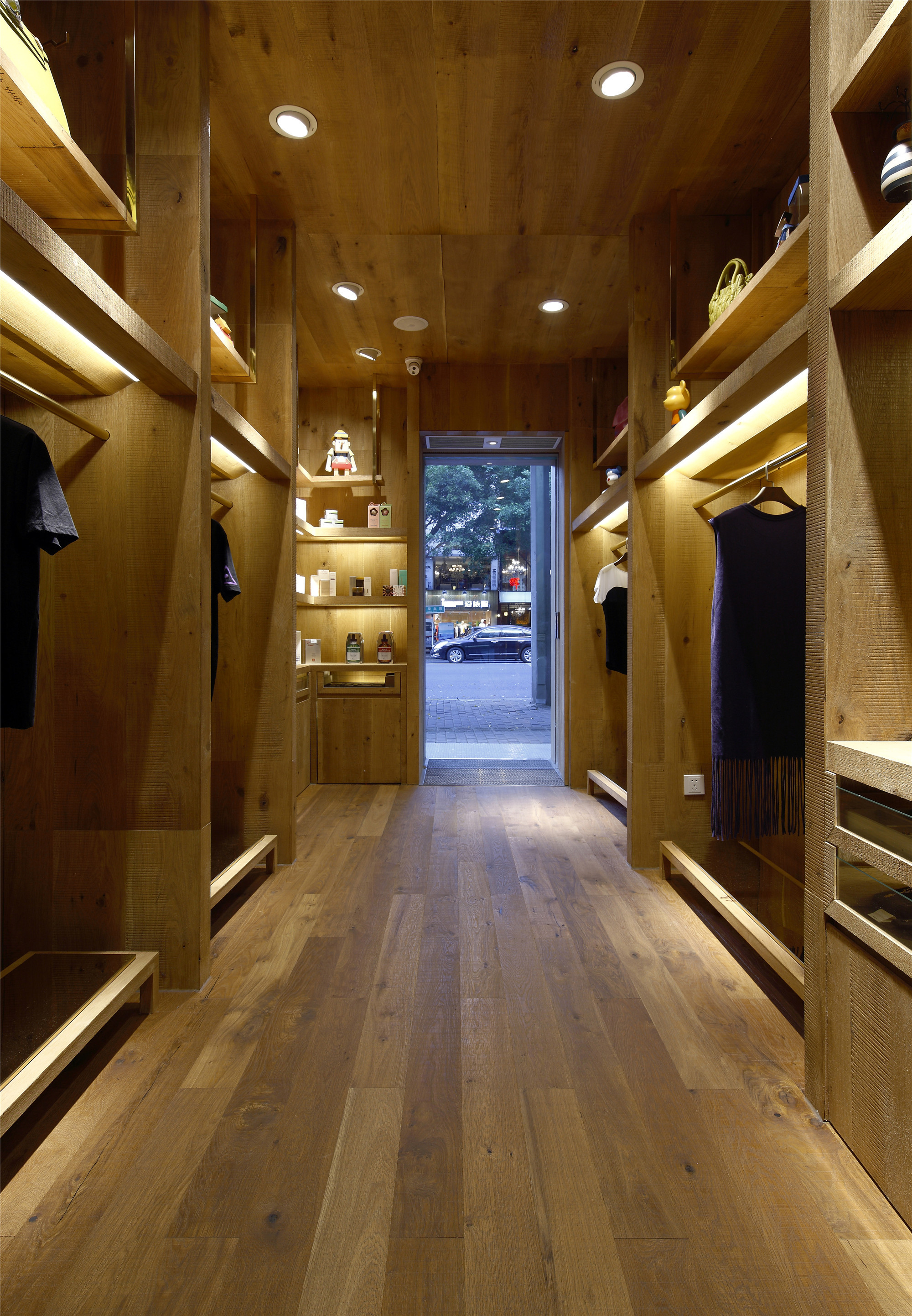 原木風格服裝店裝修設(shè)計-第4張圖片-上海古都建筑設(shè)計集團 原木風格服裝店裝修設(shè)計-第4張圖片-上海古都建筑設(shè)計集團