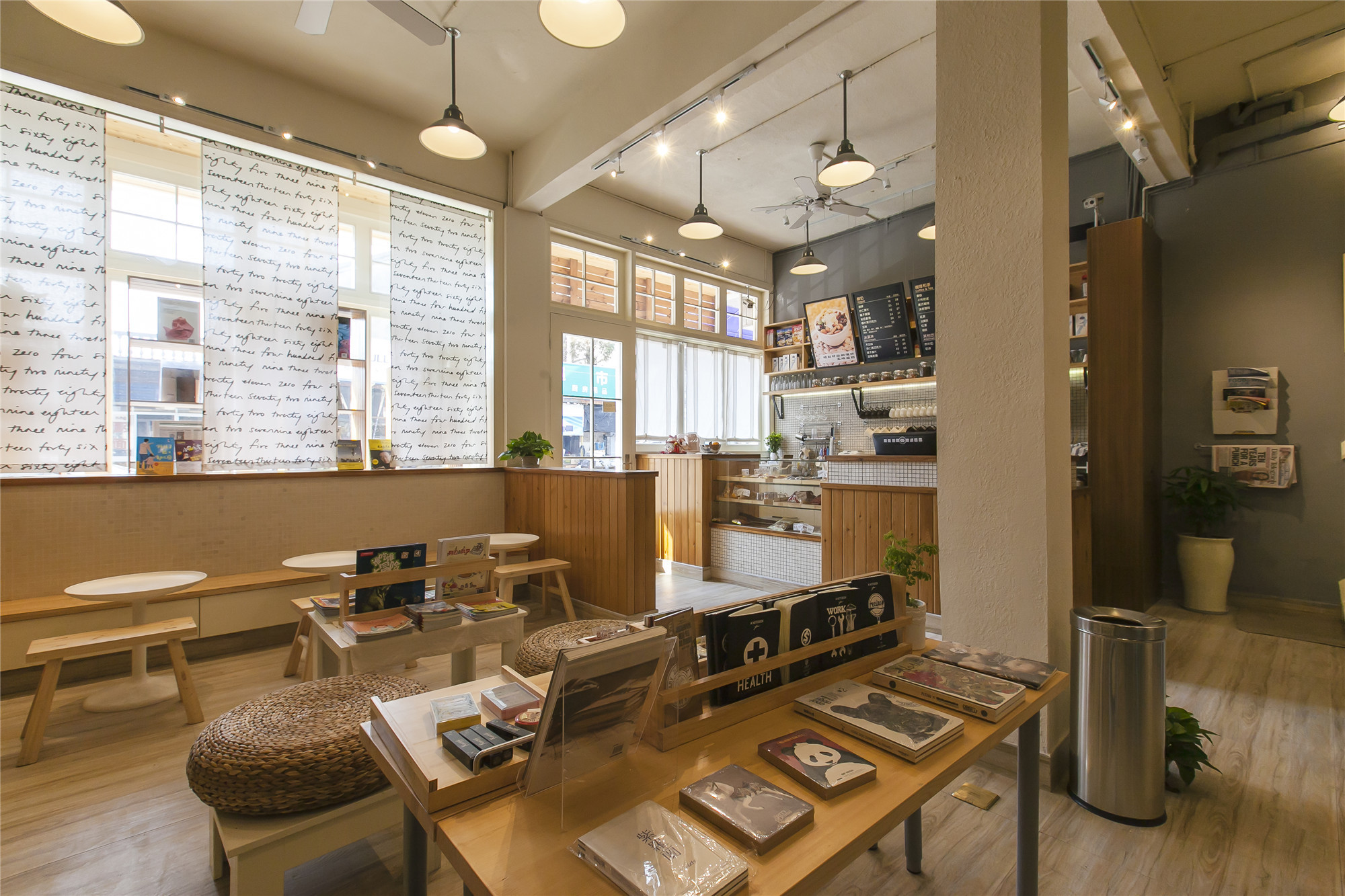 小型簡(jiǎn)約書店裝修設(shè)計(jì)-第1張圖片-上海古都建筑設(shè)計(jì)集團(tuán) 小型簡(jiǎn)約書店裝修設(shè)計(jì)-第1張圖片-上海古都建筑設(shè)計(jì)集團(tuán)